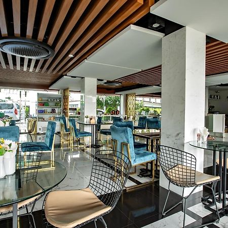 Hotel Holatel à Phitsanulok Extérieur photo
