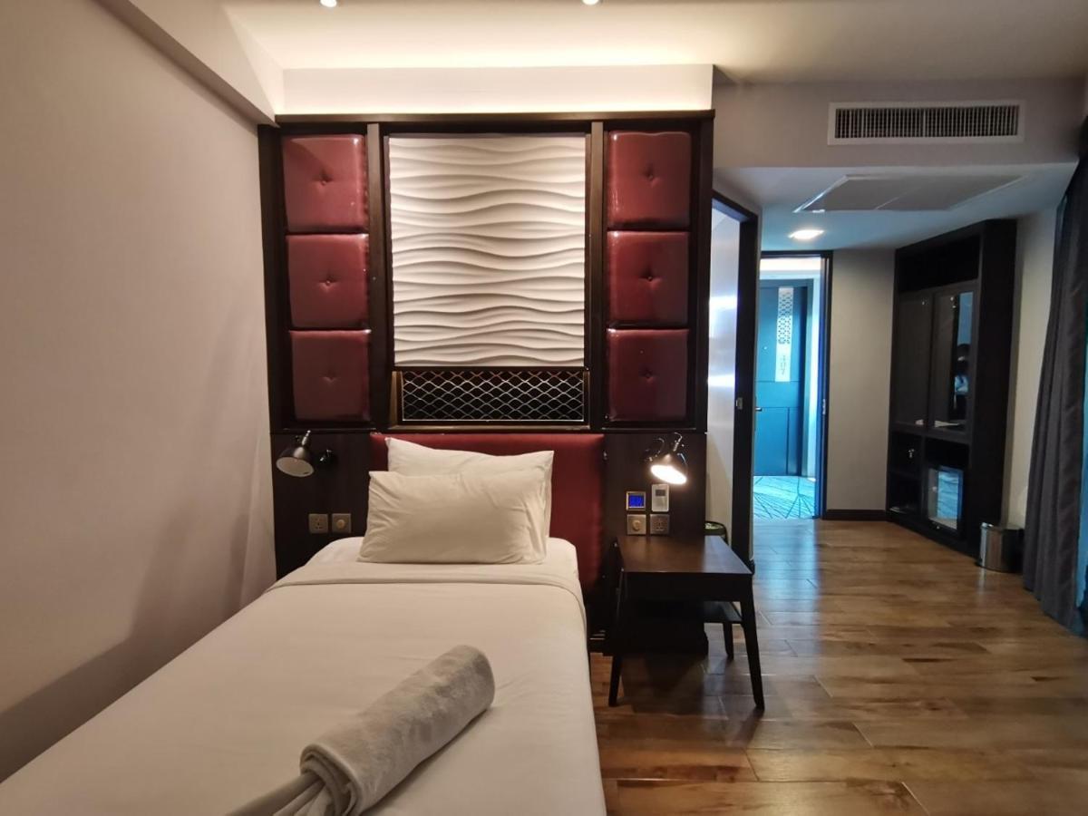 Hotel Holatel à Phitsanulok Extérieur photo