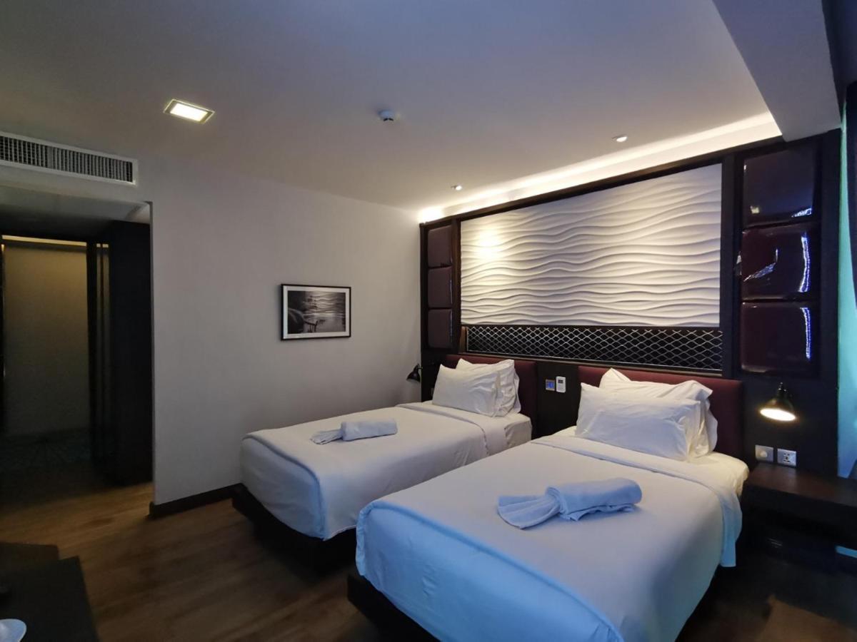 Hotel Holatel à Phitsanulok Extérieur photo