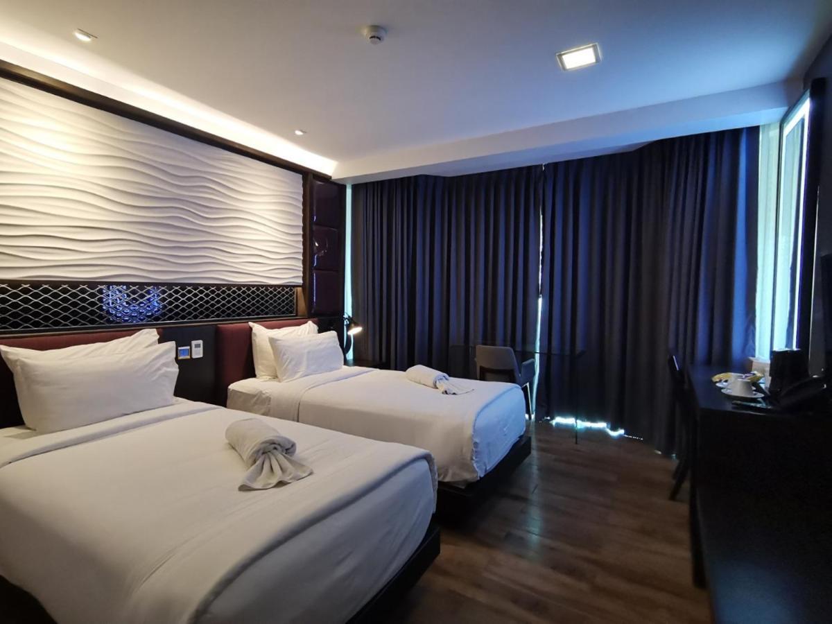 Hotel Holatel à Phitsanulok Extérieur photo