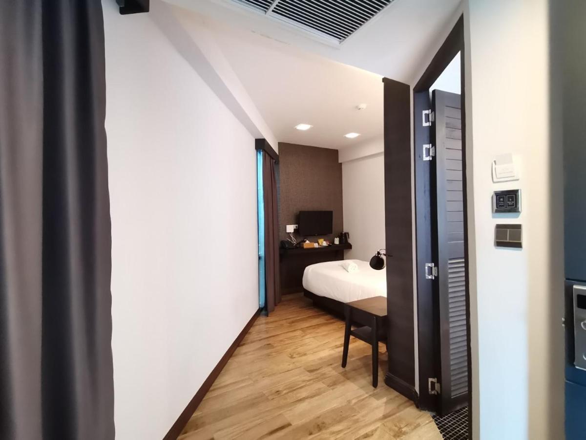 Hotel Holatel à Phitsanulok Extérieur photo