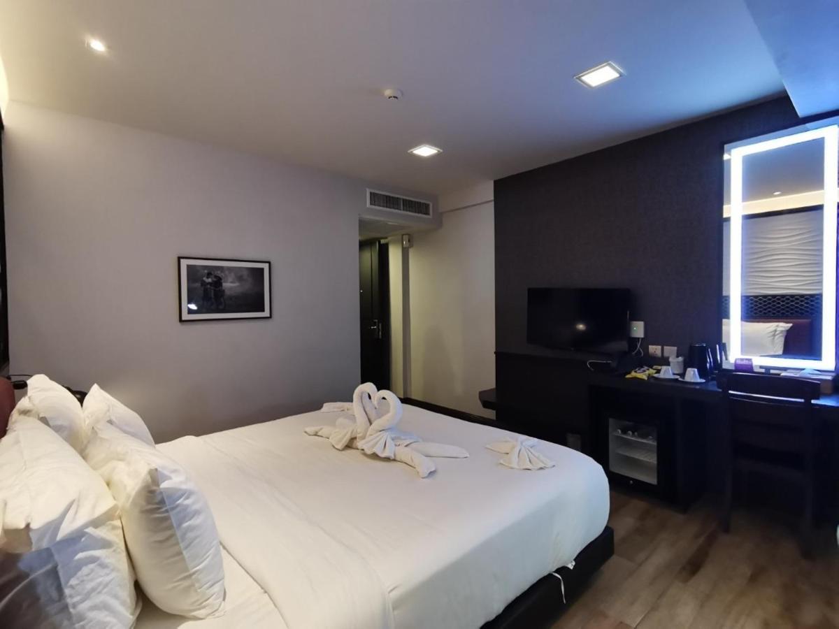 Hotel Holatel à Phitsanulok Extérieur photo