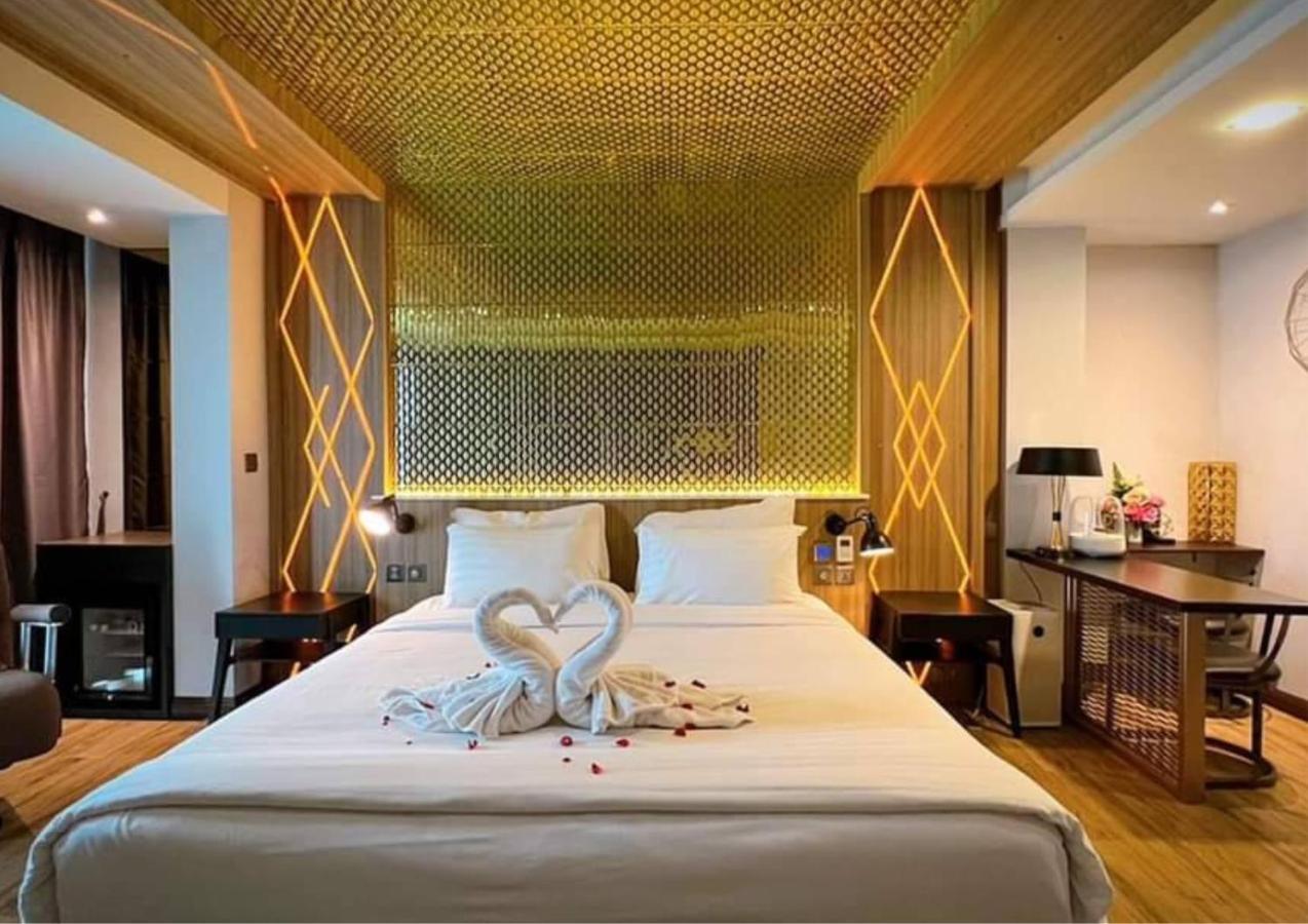 Hotel Holatel à Phitsanulok Extérieur photo