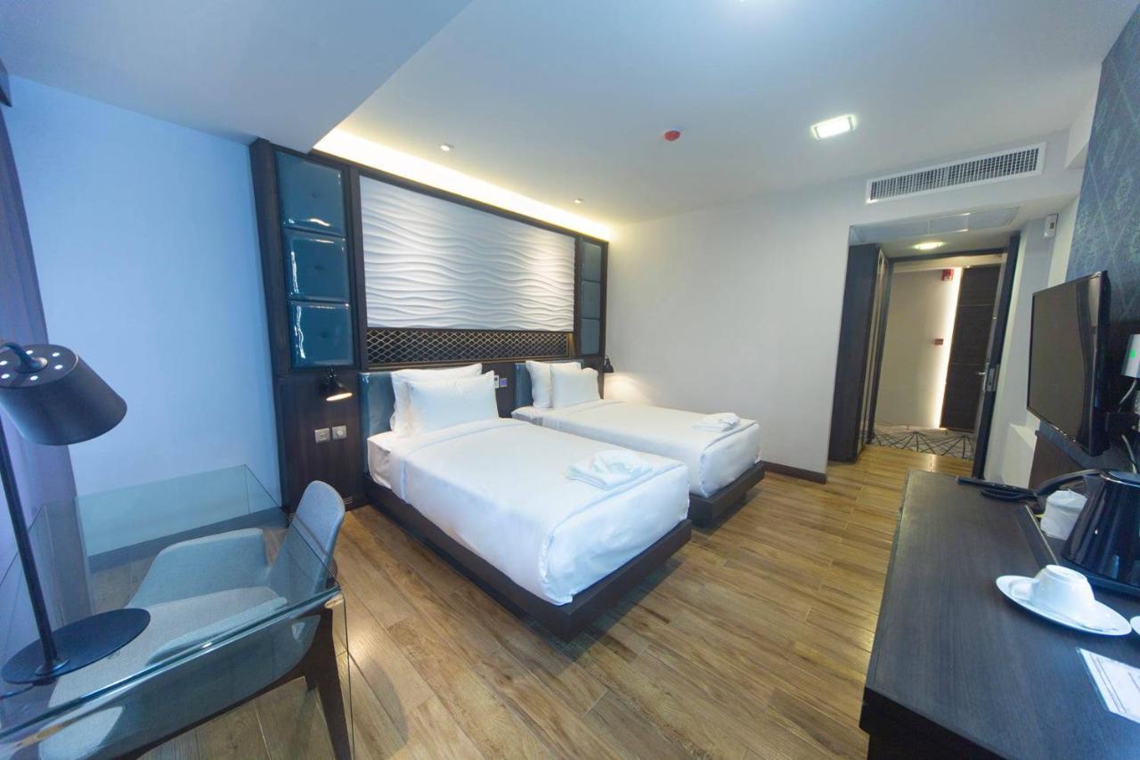 Hotel Holatel à Phitsanulok Extérieur photo
