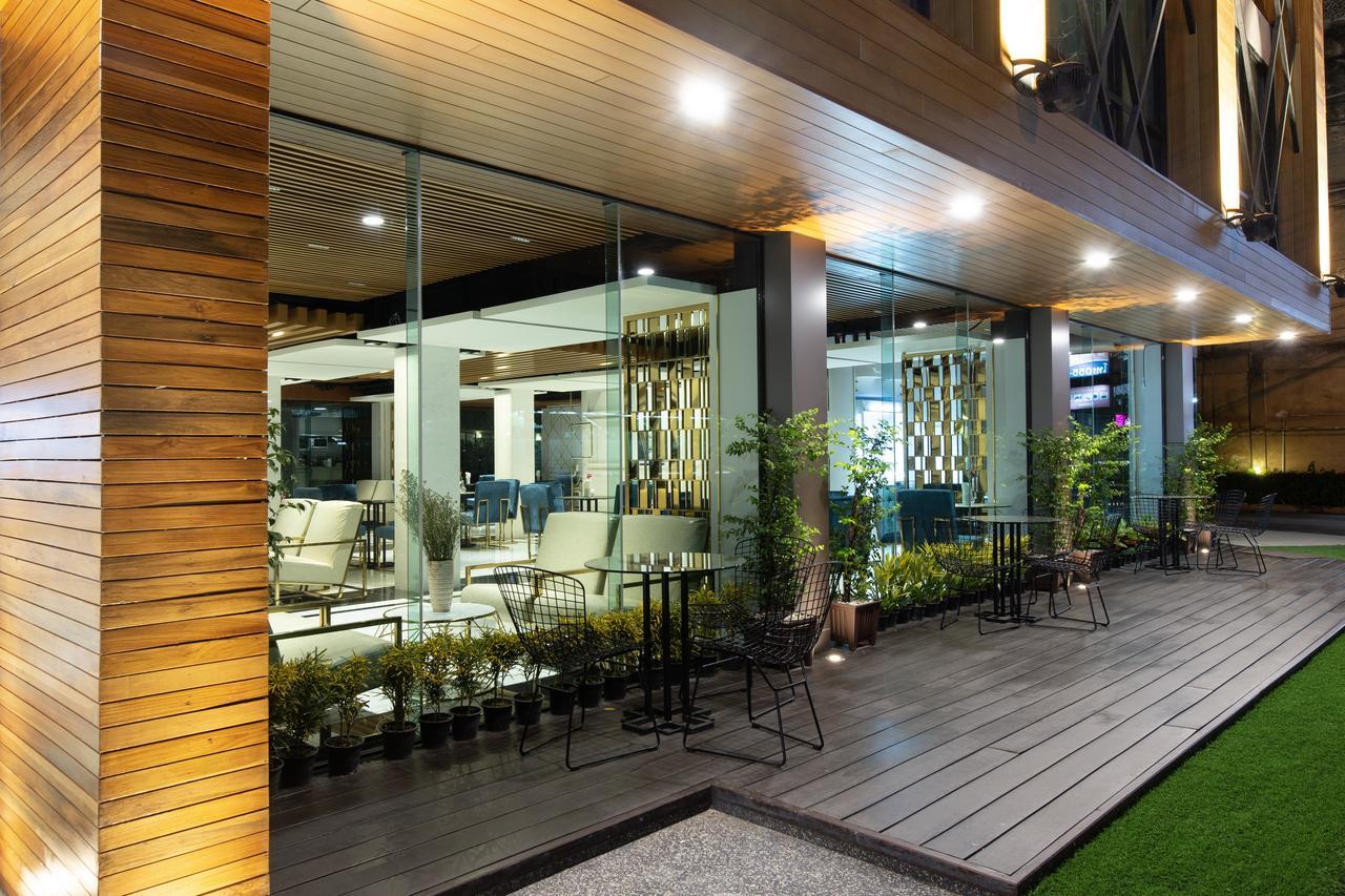 Hotel Holatel à Phitsanulok Extérieur photo